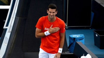 Djokovic giúp Serbia thắng ngược ở ATP Cup